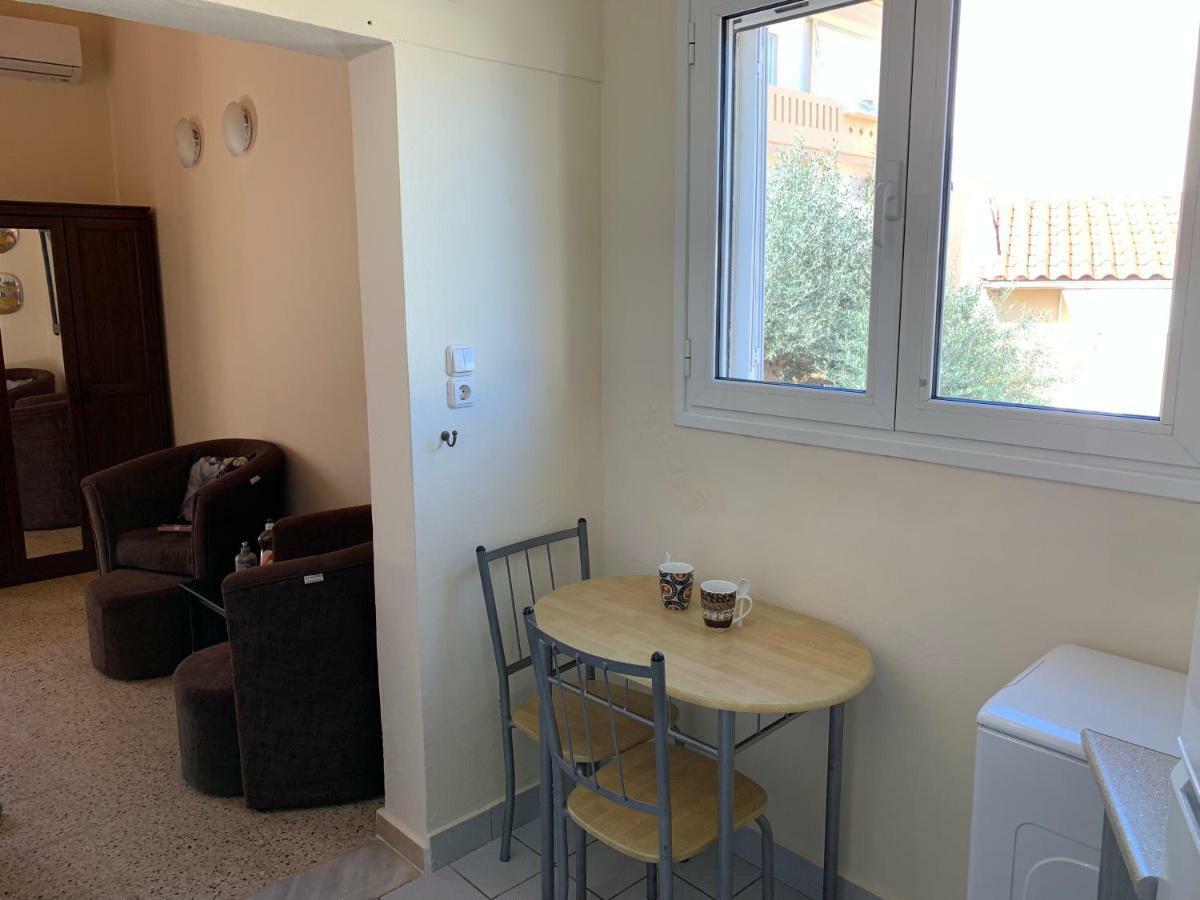 Cozy One-Bedroom Apartment In Halepa, Chania La Canea Esterno foto